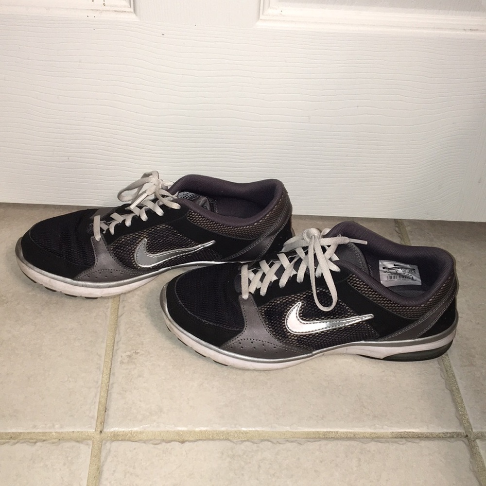 Nike AirMax Tennis shoes.